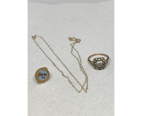A 10 CARAT GOLD TIE PIN SSC FIVE YEARS WORLDWIDE EXPERIENCE, A 10 CARAT GOLD CHAIN AND A 9 CARAT GOLD RING WITH A  CENTRE GRE