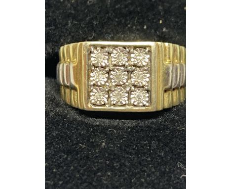 A SILVER GILT RING WITH CLEAR STONES MARKED 925 IN A PRESENTATION BOX 