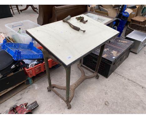 A VINTAGE EWBANK MANGLE WITH ENAMEL TOP 