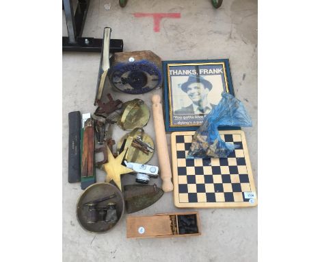 AN ASSORTMENT OF VINTAGE ITEMS TO INCLUDE A CHESS SET, VINTAGE BINOCULARS AND AN IRON ETC 