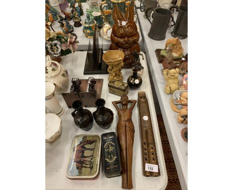 AN ECLECTIC ASSORTMENT OF TREEN, TIN AND CERAMIC WARE TO INCLUDE A PAIR OF INDUSTRIAL STYLE BOOKENDS AND A NUTCRACKER ETC 
