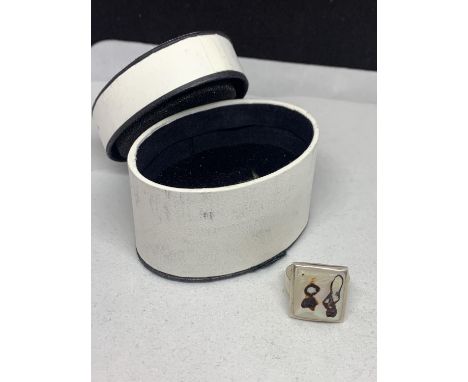 A SILVER RING WITH A SQUARE STONE IN A PRESENTATION BOX 