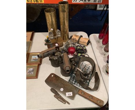 A VARIETY OF COLLECTABLE ITEMS TO INCLUDE TWO VINTAGE BLOW TORCHES, TWO BRASS TRENCH ART SHELL CASES, VINTAGE BINOCULARS ETC 