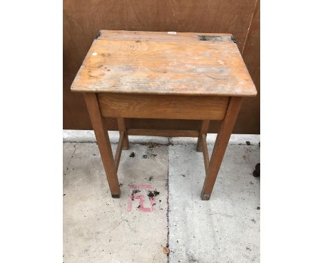 A VINTAGE CHILDS SCHOOL DESK 
