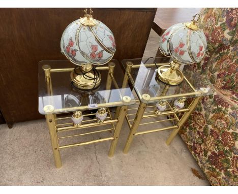 TWO BRASS LAMP TABLES WITH GLASS TOPS TOGETHER WITH TWO BRASS TABLE LAMPS 