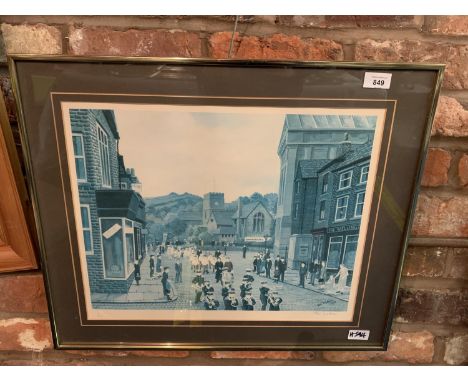 A METAL FRAMED PRINT OF A LANCASHIRE STREET SCENE SIGNED TOM DODSON 