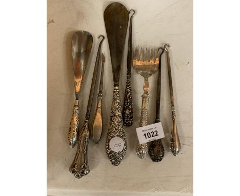 EIGHT PIECES OF VINTAGE SILVER PLATE FLAT WARE WITH HALLMARKED SILVER HANDLES 