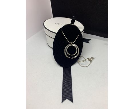 A BOXED SILVER NECKLACE WITH A TWO RING STYLE PENDANT BOTH MARKED 925 