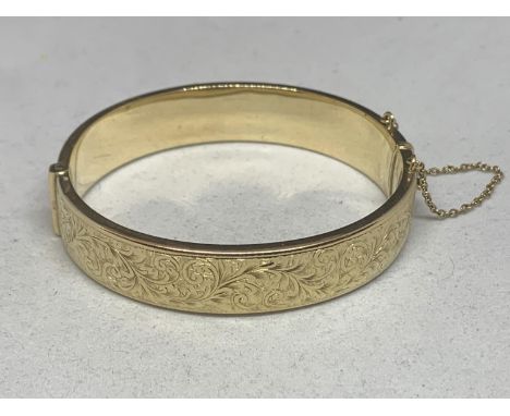 A 9 CARAT GOLD BANGLE WEIGHT 16.4 g 