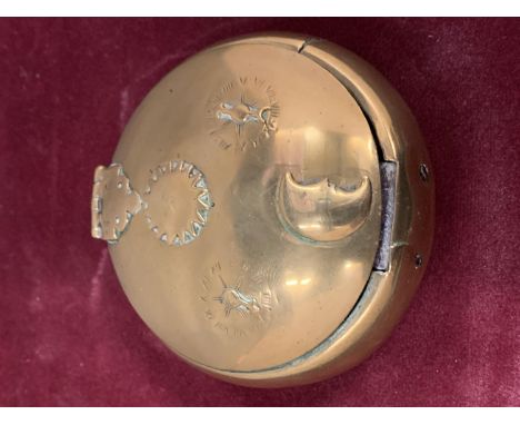 AN 18TH CENTURY BRASS COMBINATION OPENING SNUFF BOX 