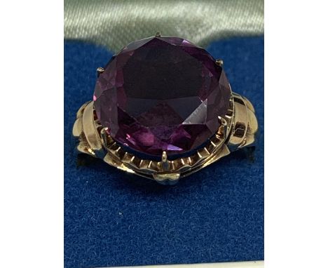 A 14 CARAT ALEXANDRITE SYNTHETIC RING 4.81G SIZE: N-O 