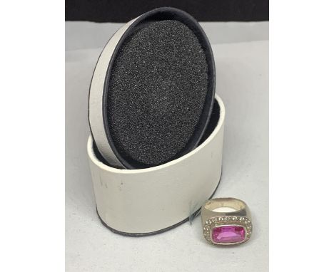 A BOXED SILVER RING MARKED 925 WITH A LARGE PINK RECTANGULR STONE ANS CLEAR STONE CHIPS 