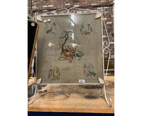 AN ORNATE VINTAGE FIRESCREEN DEPICTING VARIOUS ANIMALS 