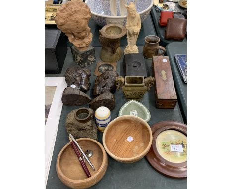 AN ECLECTIC ASSORTMENT OF TREEN, CERAMIC AND STONE WARE TO INCLUDE A WEDGWOOD DISH AND A FIGURE OF A MONK ETC 