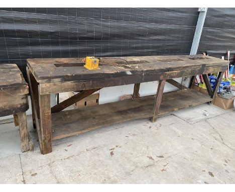 AN 11FT SOLID WOODEN WORK BENCH WITH SHELF UNDERNEATH TO INCLUDE A POWER SHARPENER TOOL 