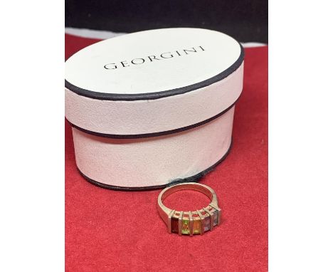 A BOXED SILVER RING MARKED 925 WITH IN LINE COLOURED STONES 