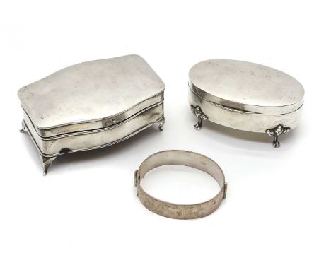 A silver jewelry box, by William Greenwood &amp; Sons, Birmingham 1925,11cm widetogether with another oval form example,by St