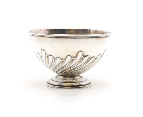 A small silver rose bowl by Edward Barnard &amp; Sons Ltd, London 1899, 15.5cm diameter10cm high6.8oztCondition ReportLight s