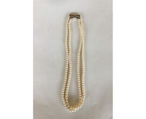A graduated double string of pearl beads with concealed clasp. Approx. 30 grams. Est. £30 - £40