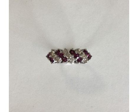 An 18 carat ruby and diamond twist ring. Approx. 6 grams. Est. £100 - £200