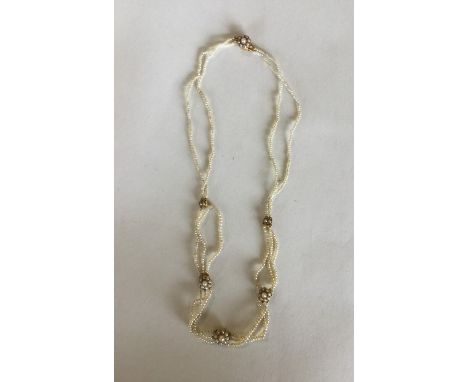 An attractive 15 carat gold seed pearl necklet. Approx. 7.2 grams. Est. £80 - £120