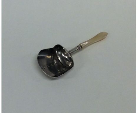 A Georgian silver bright cut caddy scoop with tapering MOP handle. Birmingham. By SP. Approx. 8.3 grams. Est. £25 - £35.