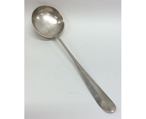 A Continental silver soup ladle of OE design. Approx. 143 grams. Est. £40 - £60.