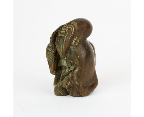 A carved signed fruitwood netsuke of a scholar, H. 5cm.
