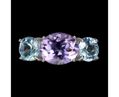 A 925 silver ring set with cushion cut blue topaz and amethyst, (O.5).