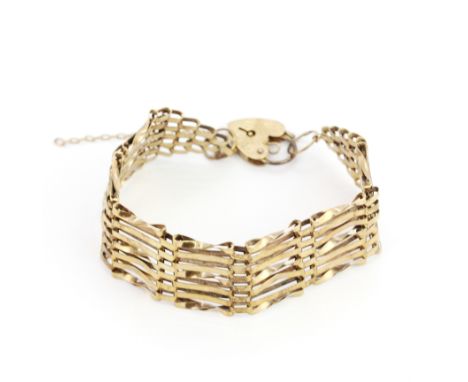 A hallmarked 9ct gold gate bracelet, clasp A/F. Approx. 13gr.&nbsp;