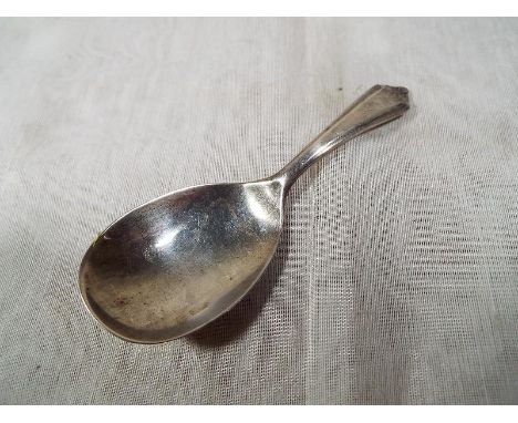 A silver hallmarked tea caddy spoon, Birmingham assay 1973, 9.5cm (l)