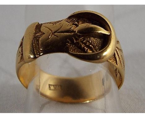 An 18ct gold hallmarked belt buckle ring, size M, approximate weight 4.91 grams