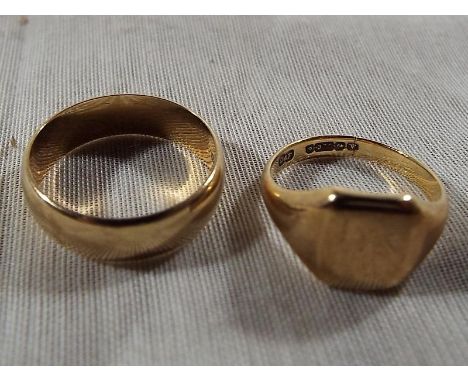 A lady's 9ct yellow wedding ring and signet ring approx weight 6.65grams Est £40 - £50