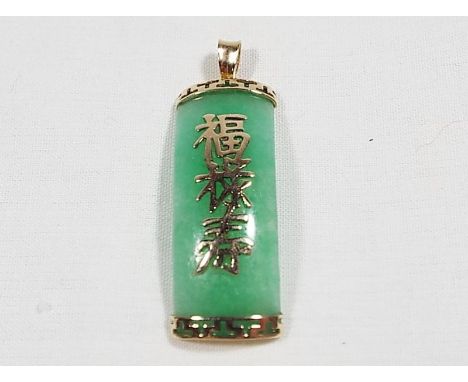 A lady's 9ct gold pendant set with jade, approx weight 3.2 grams