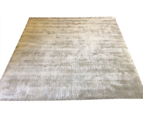 HOPPEN EN GRIS CARPET 200cm x 200cm, silver grey field. 