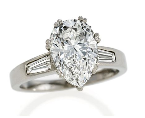 DIAMANT-RING. Herkunft: Deutschland. Datierung: Um 1980. Material: Platin, getestet. Gesamtgewicht: ca. 6,5 g. EU-RM: 56. Dia