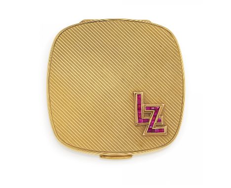 PUDERDOSE. Material: 750/- Gelbgold, Punze. Gesamtgewicht: ca. 142,0 g. Maße: 7,7 x 7,5 cm. Edelsteine: Initialen LZ mit 20 r