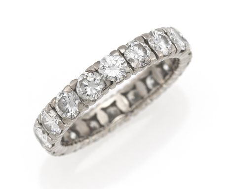 ETERNITY-RING. Herkunft: Deutschland. Material: 750/- Weißgold, getestet. Gesamtgewicht: ca. 3,5 g. EU-RM: 54. Diamanten: 18 