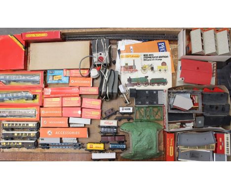 Model Railway: A collection of assorted boxed and unboxed coaches and rolling stock, mostly Tri-ang Hornby; together with ass