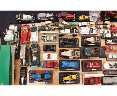 Diecast: A collection of assorted unboxed modern diecast vehicles including: Bburago, Maisto, Lledo, Corgi and more. General 