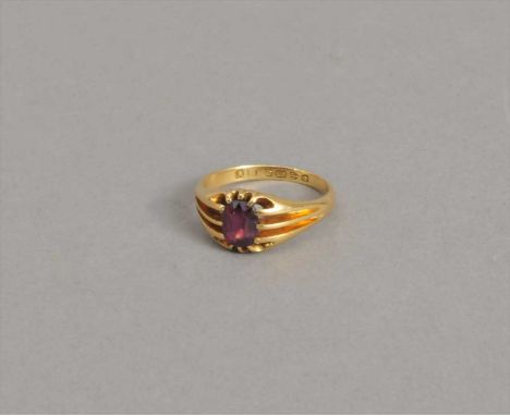 An 18ct gold single stone almandine garnet ring, hallmarked Chester 1899, ring size R, weight approx 5.4g