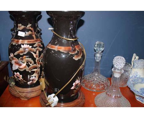 LOT OF BLUE AND WHITE CERAMICS, TOGETHER WITH TWO CERAMIC LAMPS, A WOODEN BOX AND A MANTEL CLOCK