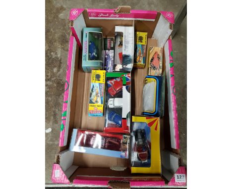 BOX OF CORGI AND OTHER BOXED MODEL CARS TO INCLUDE FAWLTY TOWERS, ITALIAN JOB, LOVEJOY AND OTHERS 