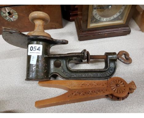 MARMALADE CUTTER AND NUT CRACKER 