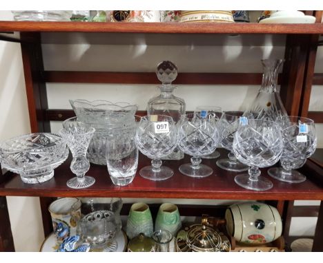 SHELF LOT OF GLASSWARE TO INLCUDE A LALIQUE TUMBLER