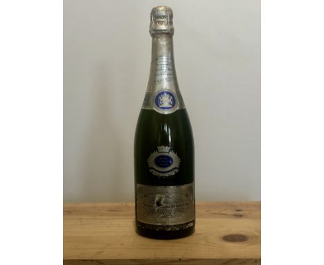1 Bottle Vintage Champagne Brut Veuve Clicquot Ponsardin Royal Celebration Cuvee 1975 (1cm. inverted) - damaged and scuffed l