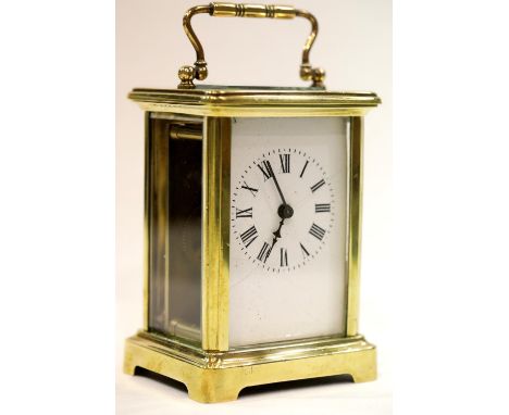 Vintage brass and glass carriage clock with key. P&amp;P Group 1 (£14+VAT for the first lot and £1+VAT for subsequent lots) 