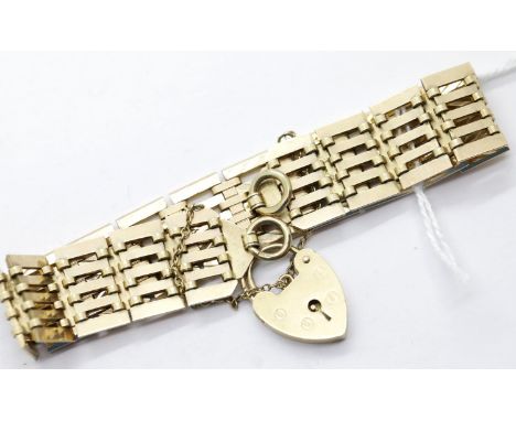 9ct gold gate bracelet with padlock clasp and safety chain. P&amp;P Group 1 (£14+VAT for the first lot and £1+VAT for subsequ