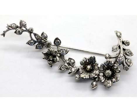 Hallmarked silver flower sprig brooch. L: 7 cm,  14g. P&amp;P Group 1 (£14+VAT for the first lot and £1+VAT for subsequent lo