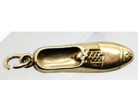Vintage 1970s 9ct gold shoe charm. P&amp;P Group 1 (£14+VAT for the first lot and £1+VAT for subsequent lots) 